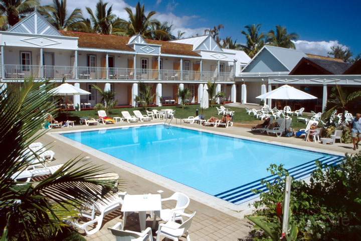 af_la_reunion_001.JPG - Eine Hotelanlage am Strand von l'Hermitage im Westen von La Réunion