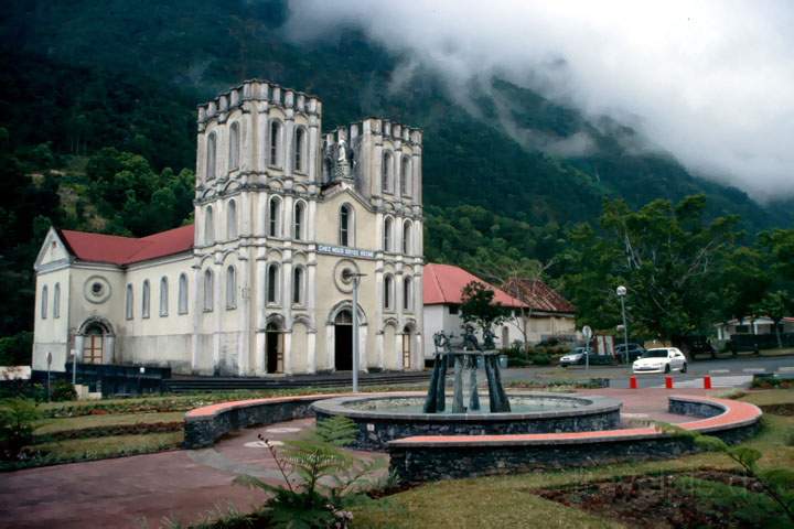 af_la_reunion_006.JPG - Die massive Kirche von Salazie im Cirque de Salazie auf La Réunion