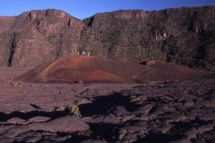 af_la_reunion_014.JPG - Der rot schimmernden Krater Formica Léo am Vulkan Piton de la Fournaise auf La Réunion