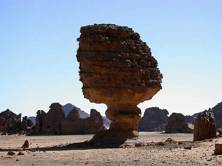 af_libyen_002.JPG - Spektakuläre Felsformation im Akakaus-Gebirge, Libyen