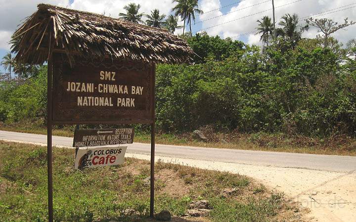 af_tz_jozani_np_001.jpg - Der Eingang zum Jozani-National Park auf Sansibar