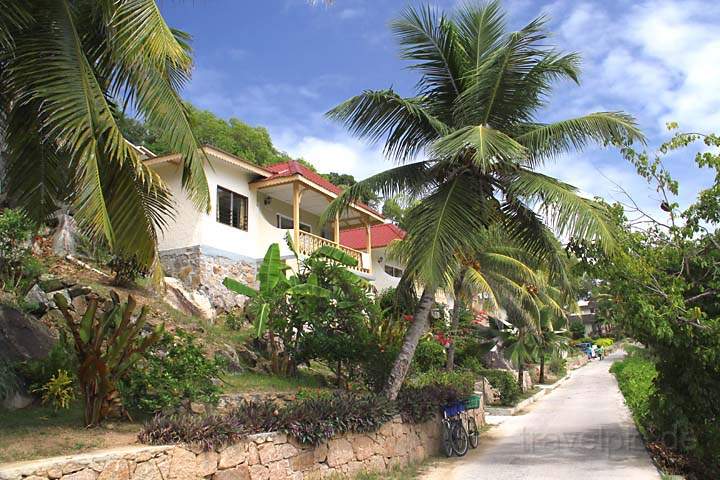 af_sey_la_digue_009.jpg - Die Hotelbungalows an der Westkste der Seychelleninsel La Digue