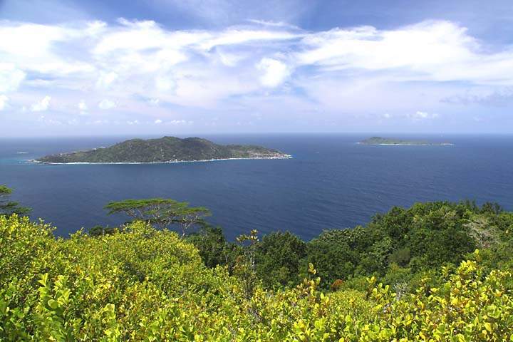 af_sey_la_digue_043.jpg - Die Aussicht vom hchsten Punkt Nid Aigles der Insel la Digue