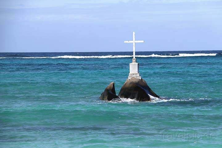 af_sey_mahe_027.jpg - Ein christliches Kreuz signalisierte historisch die Insel ist "besetzt"