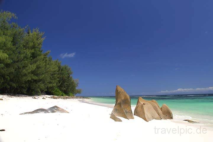 af_sey_praslin_015.jpg - Markante Granitfelsen an einem Strand an der Südküste der Insel Praslin