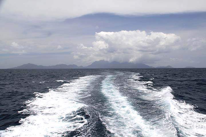 af_sey_silhouette_001.jpg - Blick zurck nach Mahe von der Bootsfahrt nach Silhouette