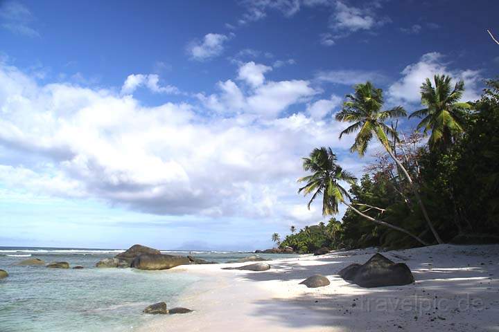 af_sey_silhouette_016.jpg - Traumstrand mit Palmen auf der Seychellen Insel Silhouette