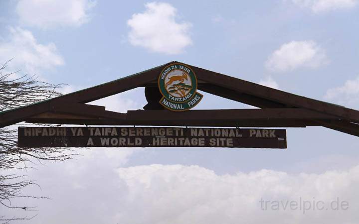 af_tz_serengeti_np_001.jpg - Bei der Einfahrt in den Serengeti Nationalpark in Tansania