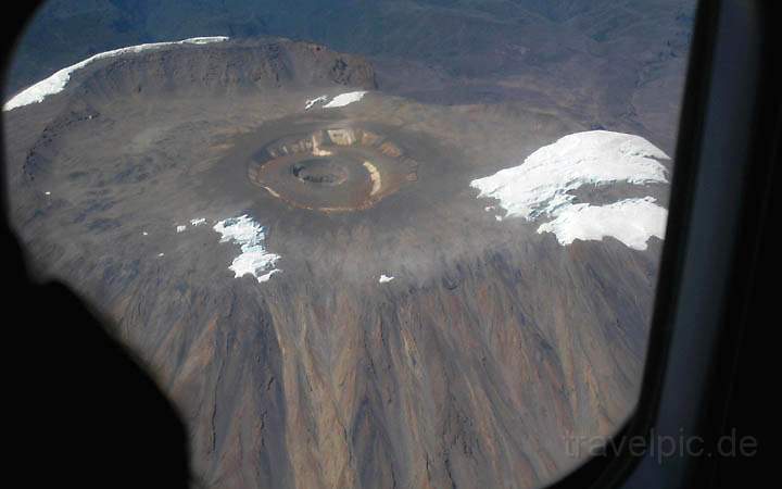 af_tz_kilimanjaro_006.jpg - Der Blick aus dem Flugzeug beim Überflug des Kilimanjaro