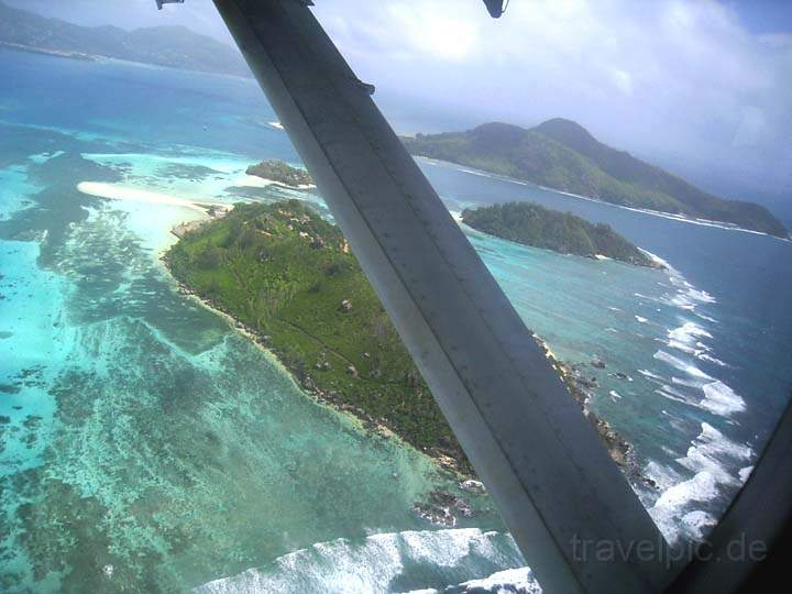 af_sey_mahe_001.jpg - Mit dem Island-Hopper ber dem Ste. Anne Marine Nationalpark vor Mahe, Seychellen