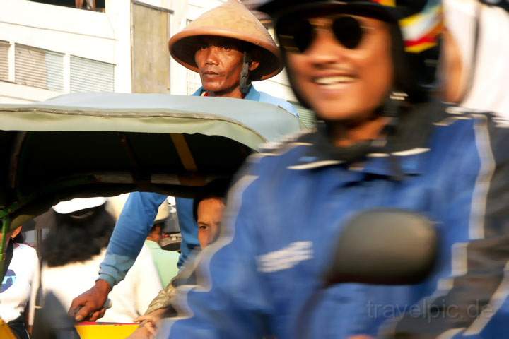 as_id_java_007.JPG - Es herrscht immenser Verkehr auf den Straßen der Insel Java in Indonesien