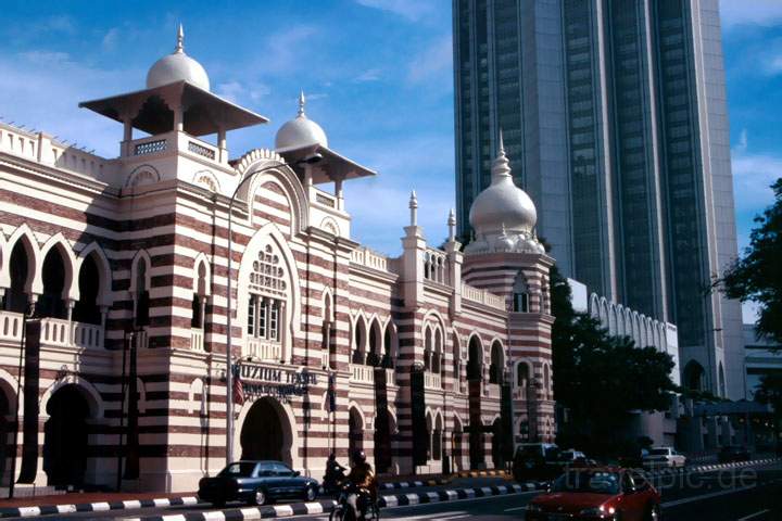 as_malaysia_008.JPG - Das Sultansgebäude am Merdaka-Square im Herzen von Kuala Lumpur, Malaysia