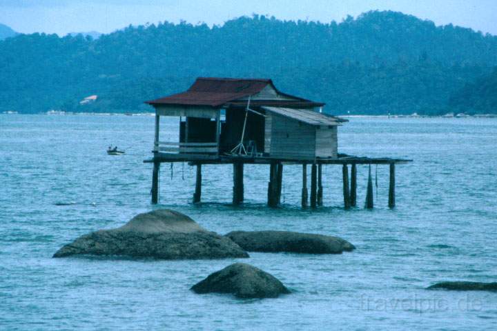 as_malaysia_010.JPG - Eine einsame Hütte im Meer bei Pankor, Malaysia