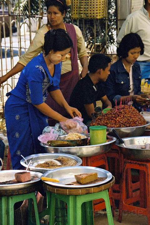as_myanmar_064.jpg - Garküche in Yangon