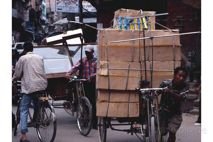 as_np_kathmandu_002.JPG - Transportmittel auf den Straßen von Kathmandu, Nepal