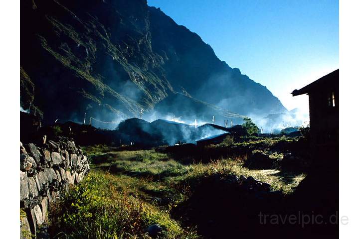 as_np_langtang_005.JPG - Langtang kurz nach Sonenaufgang auf dem Langtang Trek in Nepal
