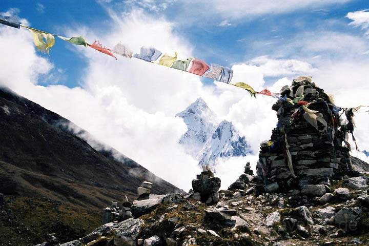 as_np_mt_everest_013.jpg - Ehrenmal der am Everest gestorbenen Sherpas in Duglha