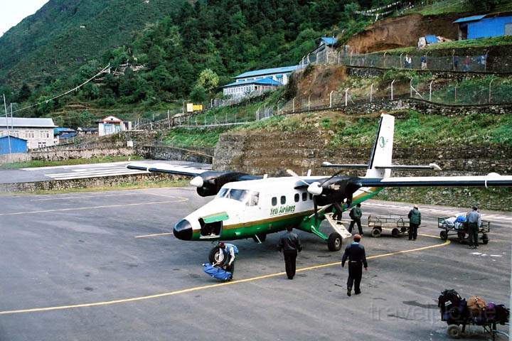 as_np_mt_everest_029.jpg - Flughafen von Lukla, Startpunkt der Trekkingtouren ins Khumbu und Gokyo Tal