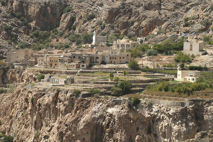 asien_om_023.jpg - Ein Dorf und Terrassenbau an den Bergen des Jebel Akhdars