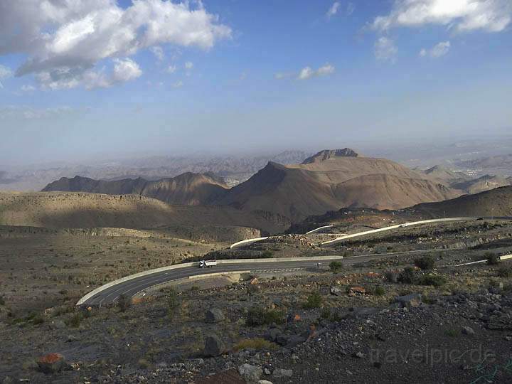 asien_om_025.jpg - Ausblick von der Strae ins Hochland des Jebel Akhdars Richtung Kste und Maskat