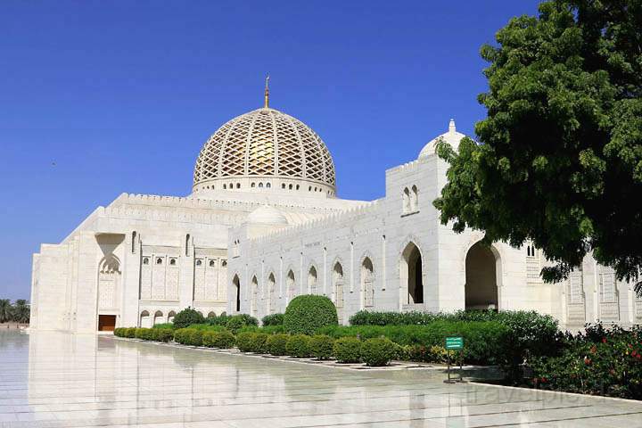 asien_om_001.jpg - Die Sultan Qabus Moschee in Maskat