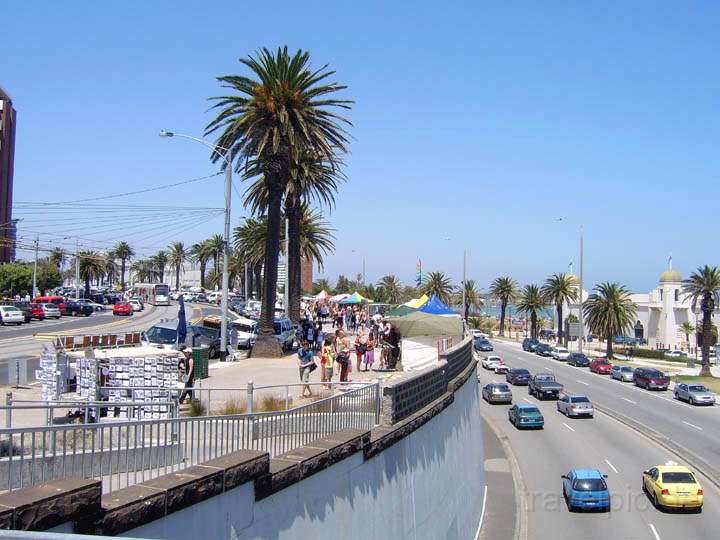 au_au_018.jpg - Die palmengesäumte St.Kilda-Promenade in Melbourne