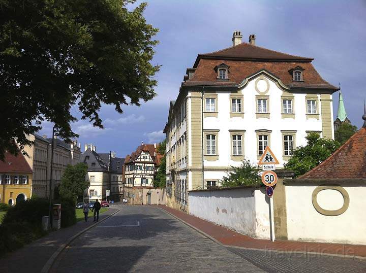 eu_de_bamberg_013.jpg - Die obere Karolinenstraße führt weiter in die Innenstadt von Bamberg