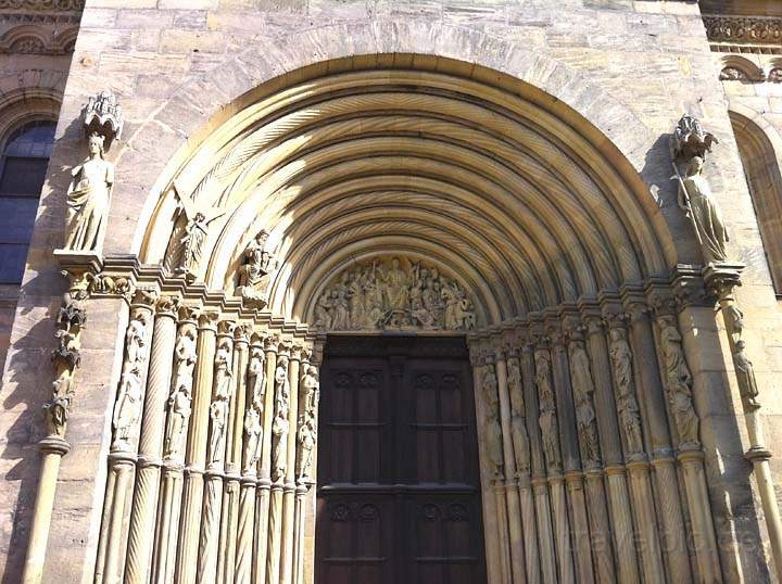 eu_de_bamberg_016.jpg - Das Eingangsportal des Doms zu Bamberg