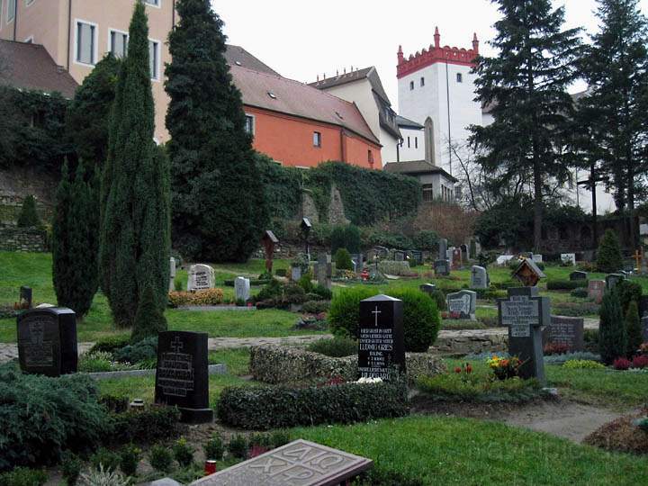 eu_de_bautzen_021.jpg - Der Nikolai-Friedhof mit Blick auf die Ortenburg