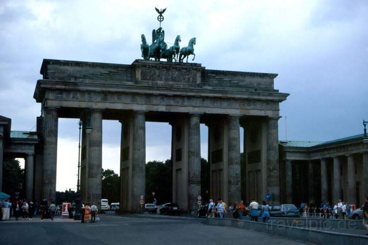 eu_de_berlin_005.JPG - Das Brandenburger Tor als Wahrzeichen der deutschen Hauptstadt Berlin