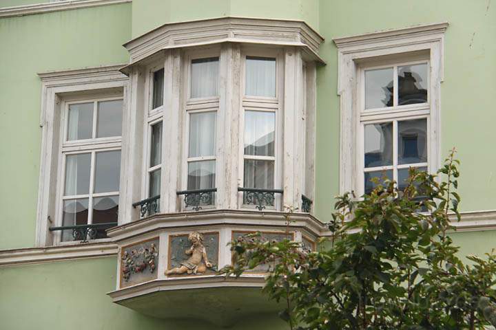 eu_de_bingen_004.jpg - Ein Balkon in der Fußgängerzone in Bingen