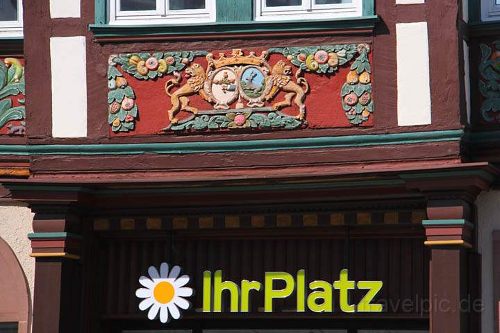 eu_de_butzbach_008.jpg - Alte Wappen und Moderne Einkaufsmöglichkeiten in Butzbach