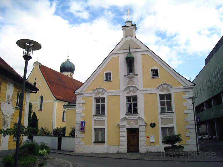 eu_de_fuerstenfeldbruck_002.jpg - Häuser in der Nähe der Pfarrkirche St. Magdalena