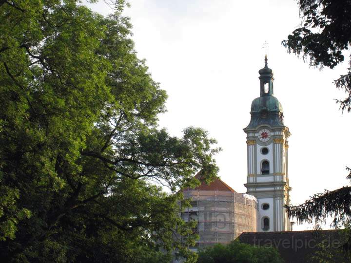 eu_de_fuerstenfeldbruck_009.jpg - Das Zisterzienser-Kloster Fürstenfeld vom Park hinter dem Bauwerk gesehen