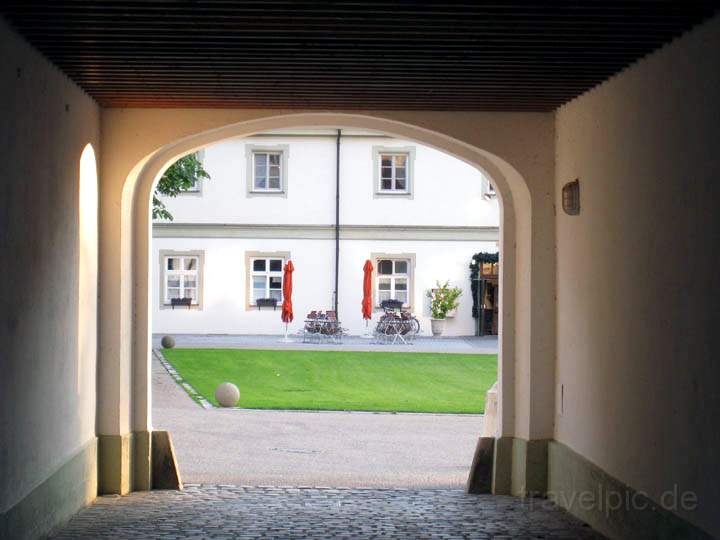 eu_de_fuerstenfeldbruck_011.jpg - Tor zum Innenhof Zisterzienser-Kloster Fürstenfeld