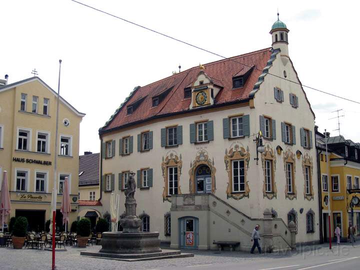 eu_de_fuerstenfeldbruck_023.jpg - Das alte Rathaus von Fürstenfeldbruck beinhaltet heute das Standesamt