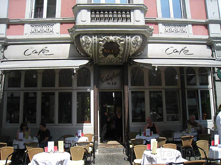 eu_de_kaiserslautern_002.jpg - Ein einladendes Cafe in der Fußgängerzone von Kaiserslautern
