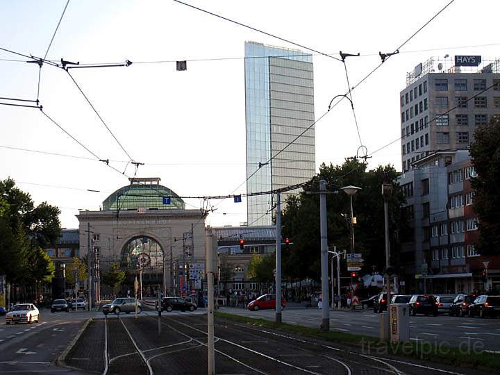 eu_de_mannheim_013.jpg - Das Hauptbahnhof Mannheim mit dem Viktoriahochhaus