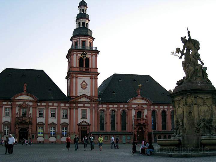 eu_de_mannheim_017.jpg - Das alte Rathaus am Marktplatz an der Breiten Straße