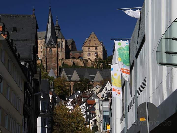 eu_de_marburg_001.jpg - Blick von der Gutenbergstraße hoch zum Marburger Schloß