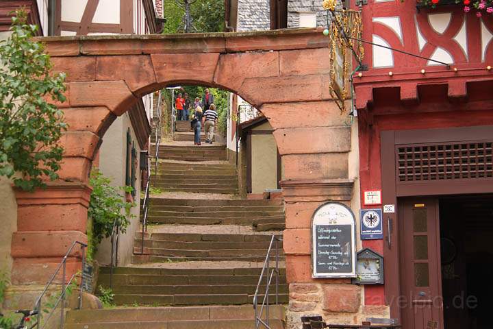 eu_de_miltenberg_017.jpg - Die Treppe der Schloßgasse die zur Mildenburg führt
