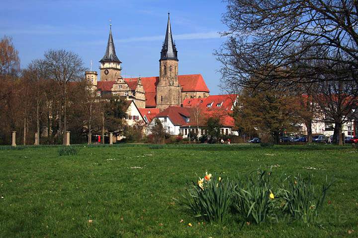 eu_de_oehringen_001.jpg - Der Hofgarten mit der Stiftskirche zu Öhringen