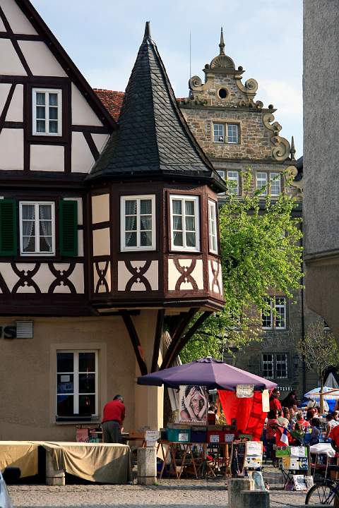 eu_de_oehringen_028.jpg - Blick auf das Kornhaus am Marktplatz von Öhringen