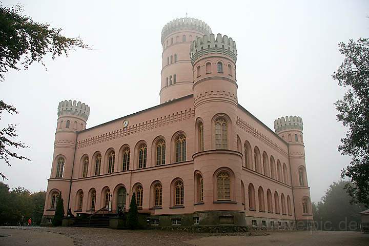 eu_de_ruegen_010.jpg - Das Jagdschloss Granitz liegt auf dem Tempelberg in der waldreichen Granitz