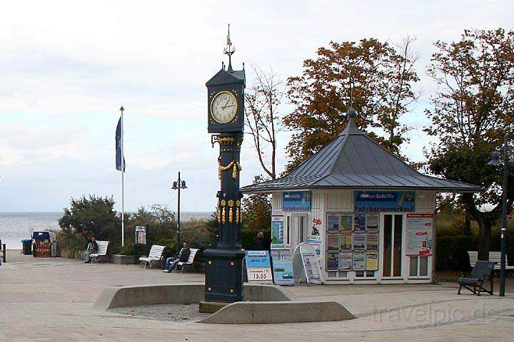 eu_de_usedom_013.jpg - Die historische Uhr an der Ahlbecker Strandpromenade