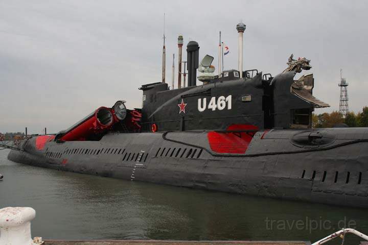 eu_de_usedom_038.jpg - Das Museums-U-Boot im Hafen von Pennemünde