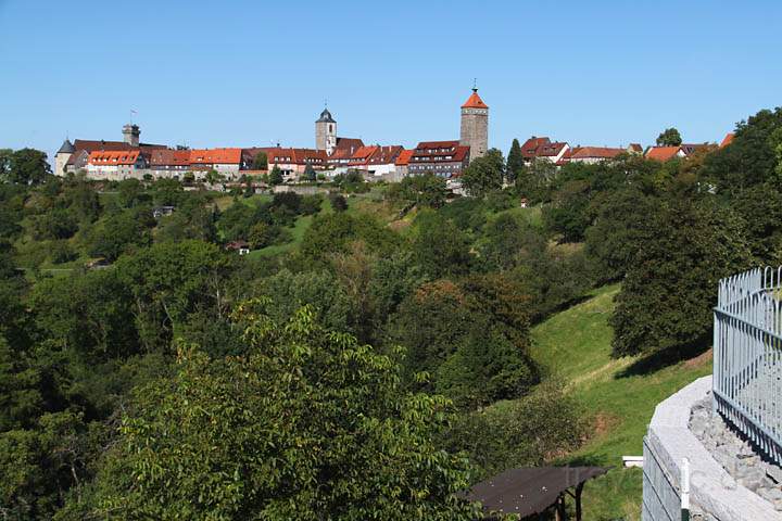 eu_de_waldenburg_003.jpg - Ausblick auf die altertmliche Kulisse von Waldenburg in Hohenlohe