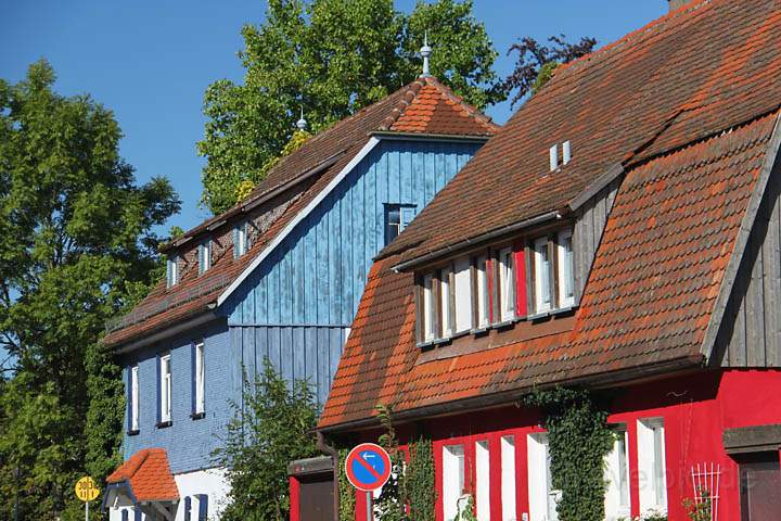 eu_de_waldenburg_004.jpg - Farbige Häuser an der Hauptstraße von Waldenburg