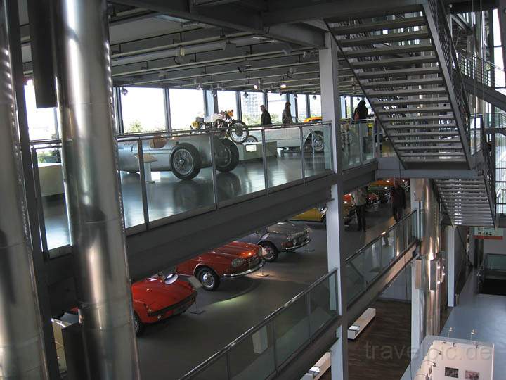 eu_de_wolfsburg_autostadt_011.jpg - Verschiedenste Oldtimer sind im Museum der Autostadt zu Wolfsburg