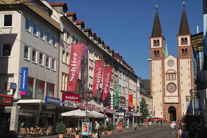 eu_de_wuerzburg_012.jpg - Die Domstraße zur Innenstadt von Würzburg mit dem St. Kiliansdom